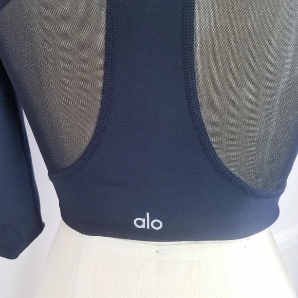 Alo Yoga | Black Crop Performance wears XS - Picture 10 of 13